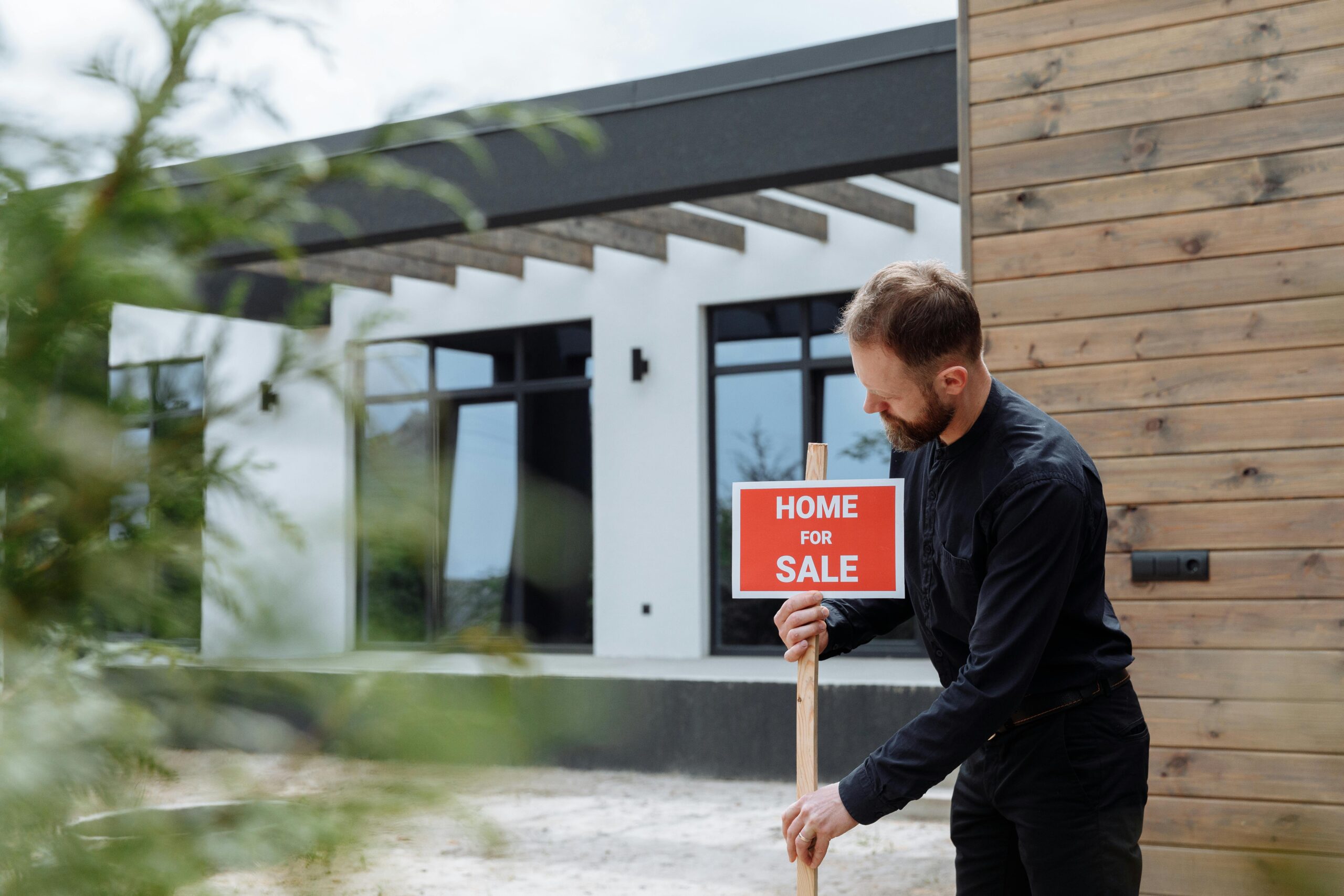 4 Disadvantages of Selling a House During the Holiday Season